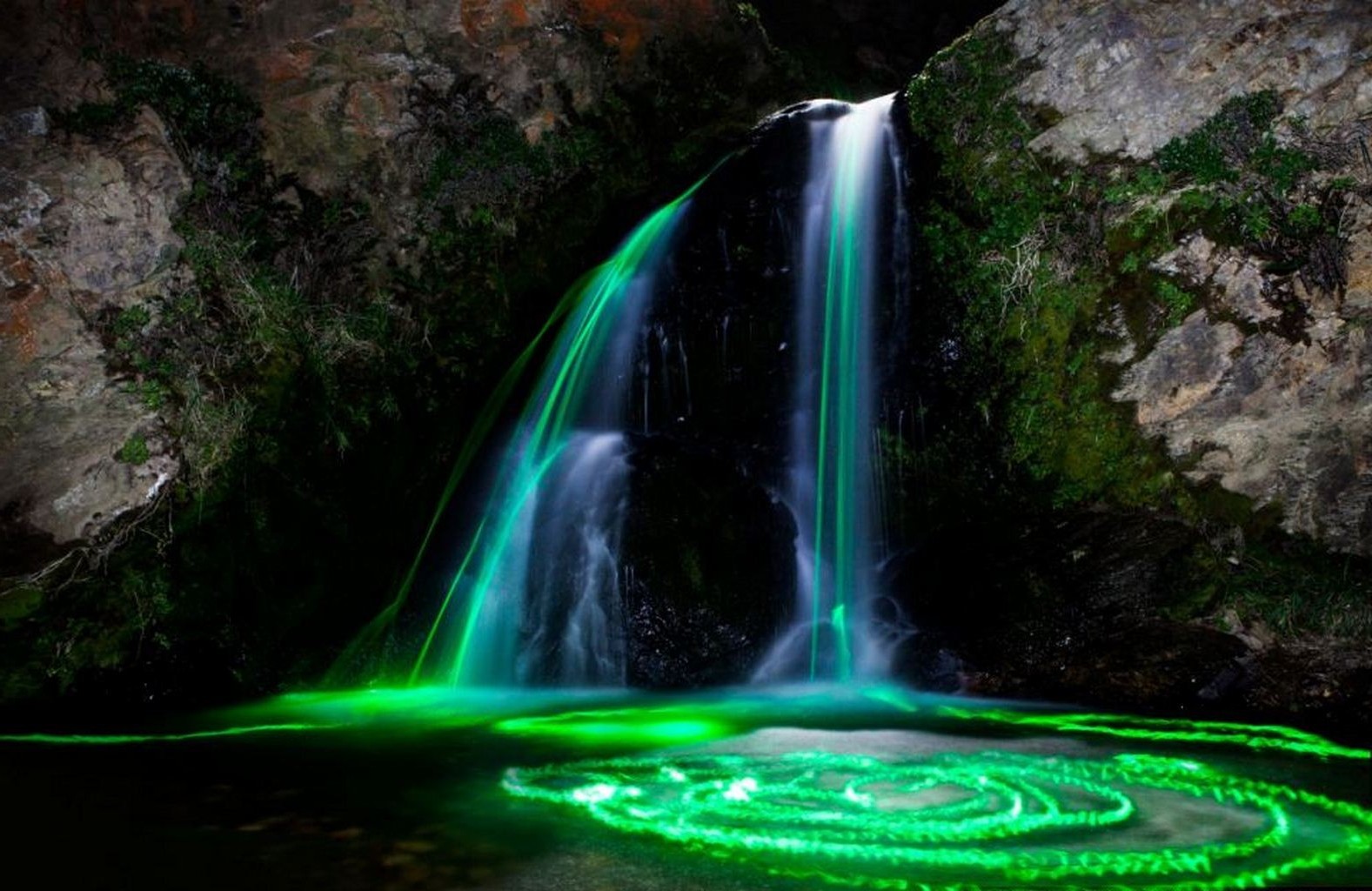 peinture lumineuse eau mouvement nature flux flou à l extérieur cascade