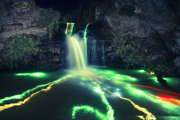 Bright colors on the water suggest thoughts of magic