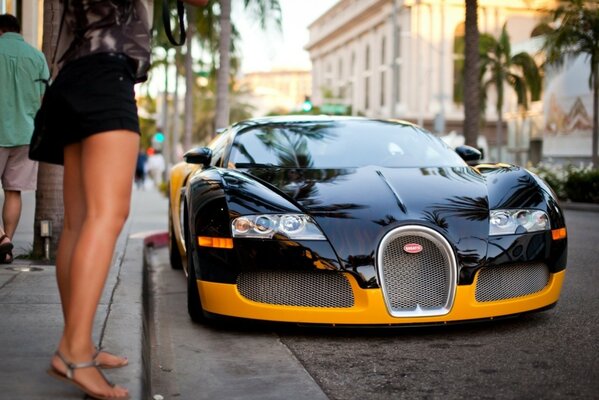 Una ragazza elegante è degna di un auto elegante