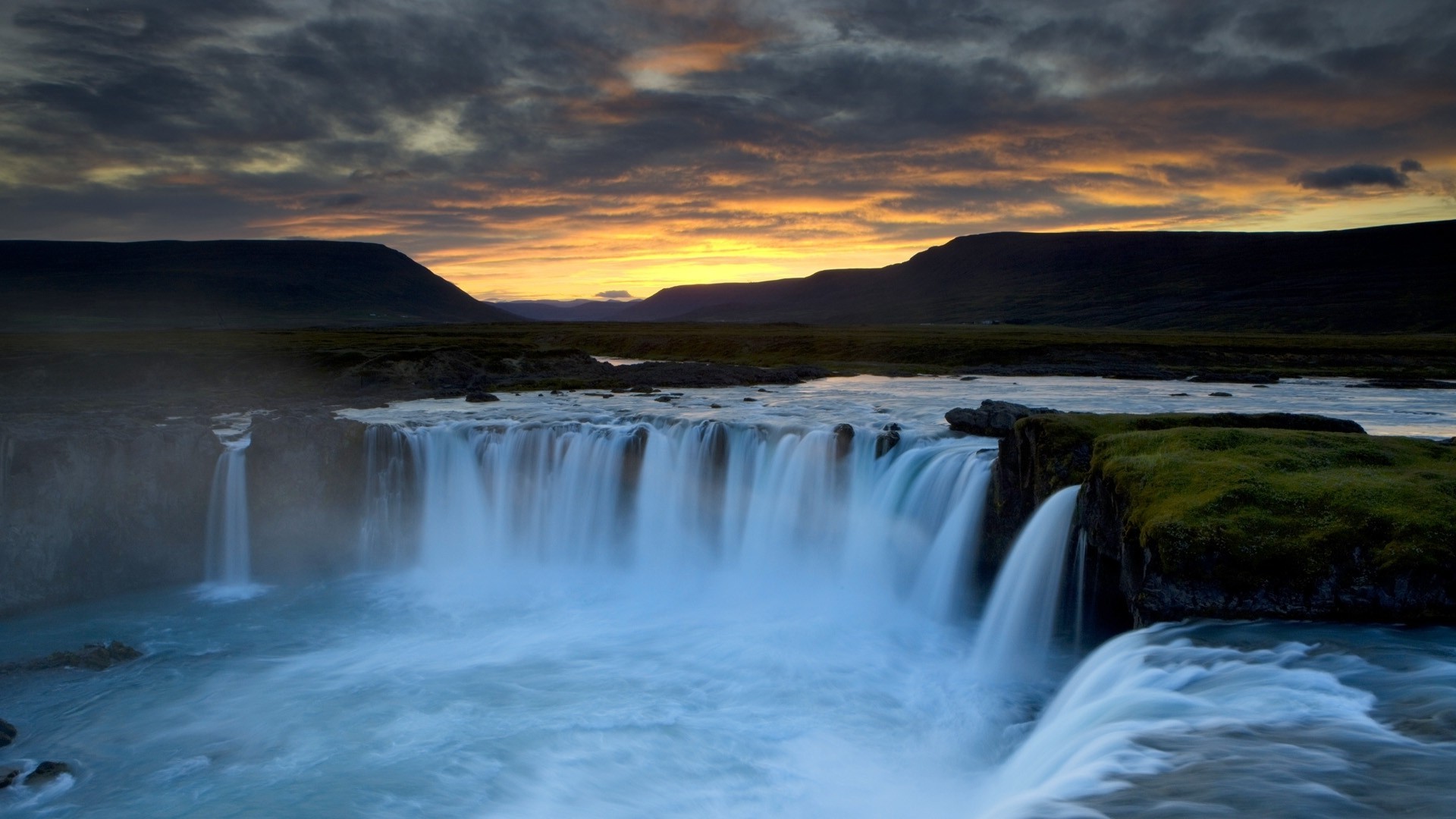 cascades eau cascade coucher de soleil à l extérieur rivière voyage nature paysage aube crépuscule soir rock ciel