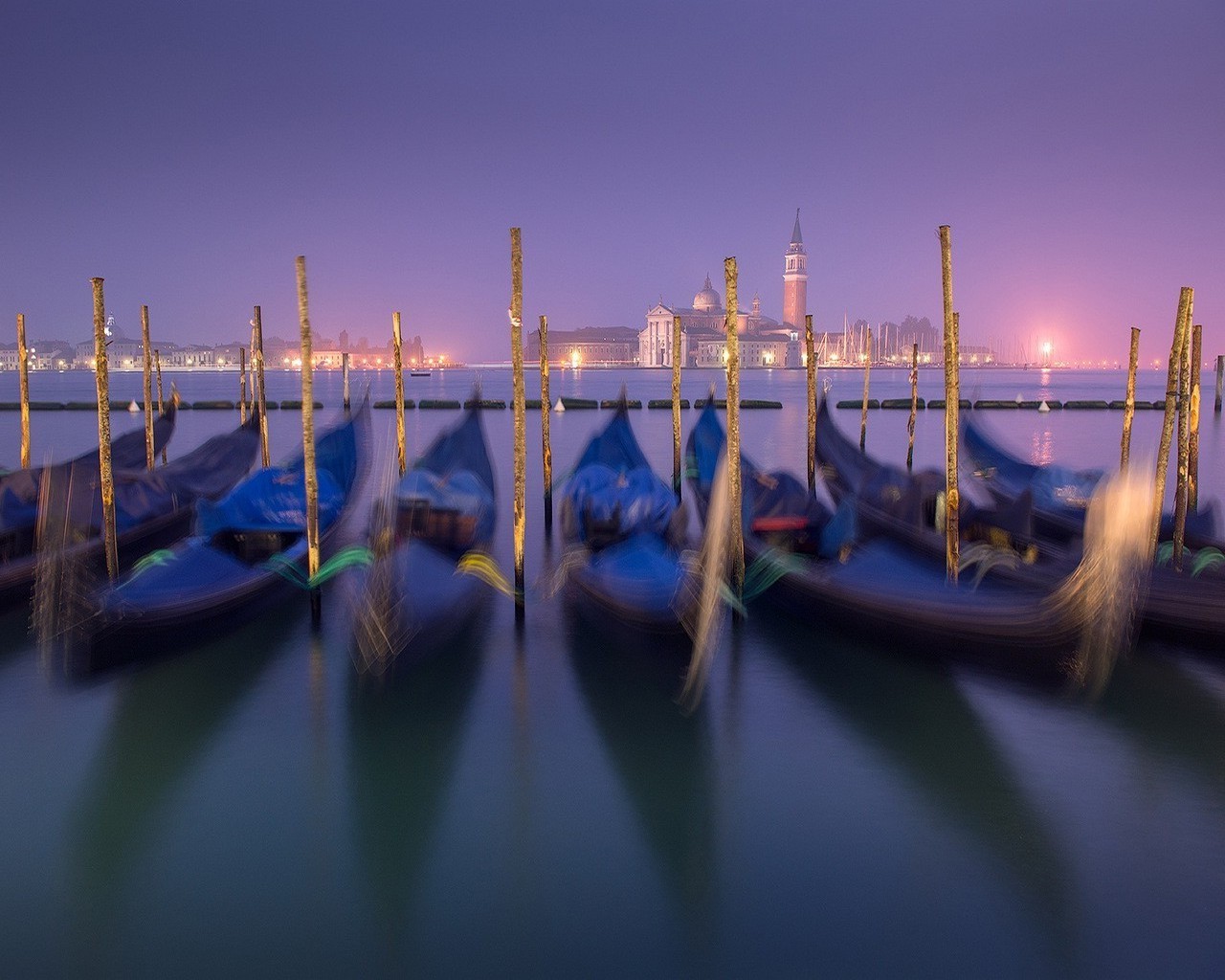 città e architettura gondole festival viaggi acqua canale moto d acqua barca luce auto città ponte all aperto fiume sistema di trasporto sera sfocatura