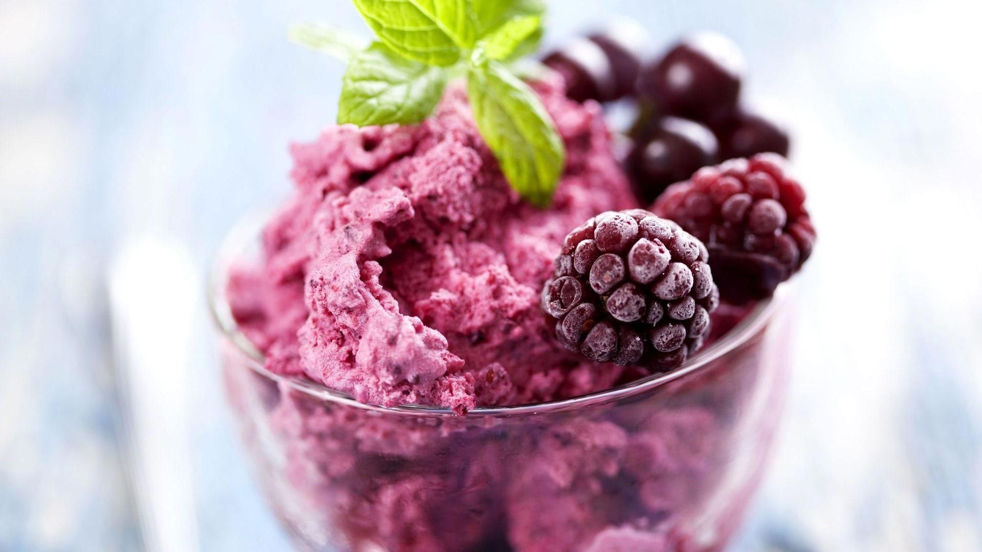 comida e bebida doce comida framboesas baga fruta refresco verão saudável vidro tigela close-up hortelã amora mirtilo delicioso epicuro gelo congelado morango