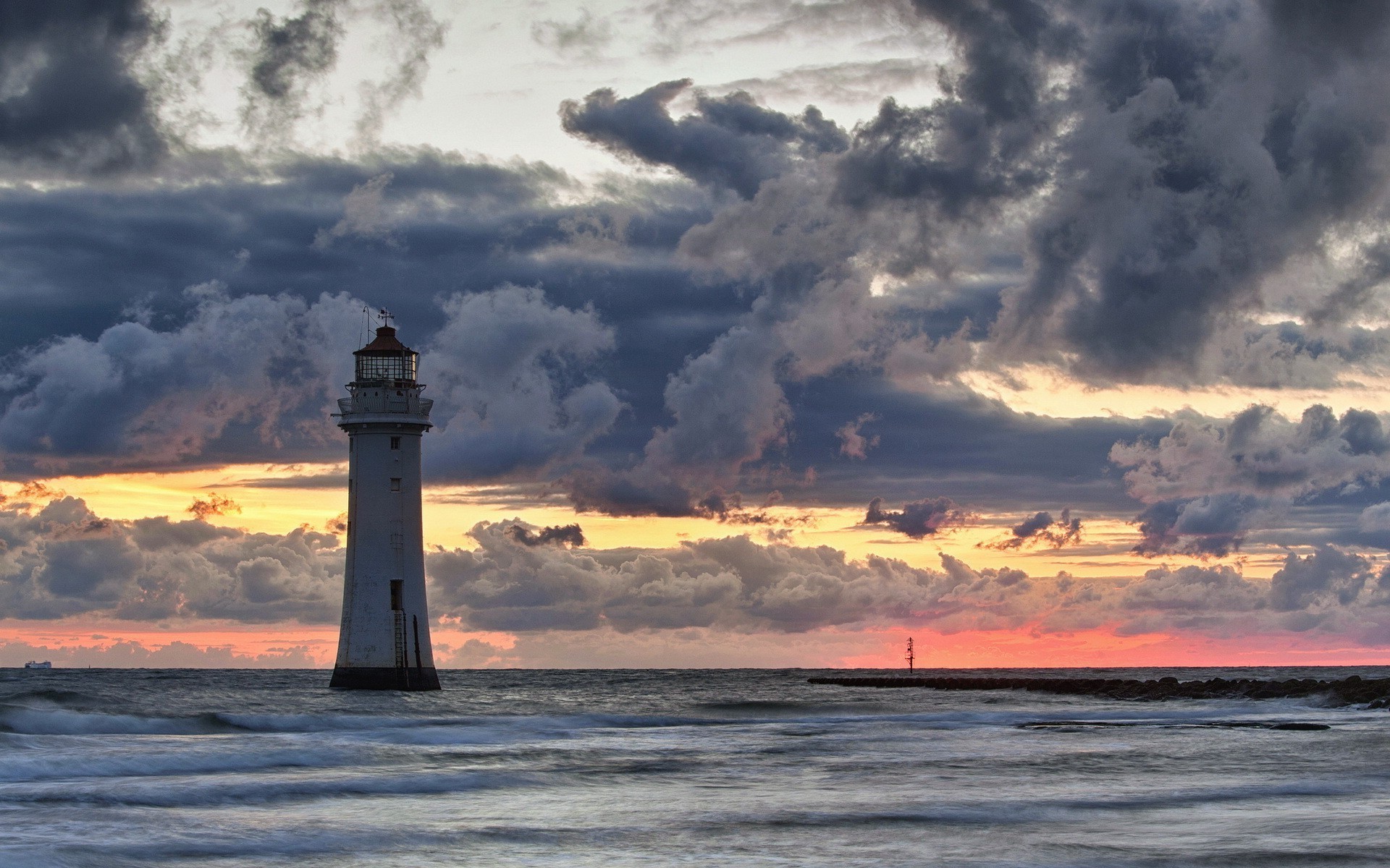 morze i ocean latarnia morska morze woda ocean zachód słońca niebo morze burza plaża światło krajobraz zmierzch świt podróż wieczór krajobraz chmura dramatyczne na zewnątrz