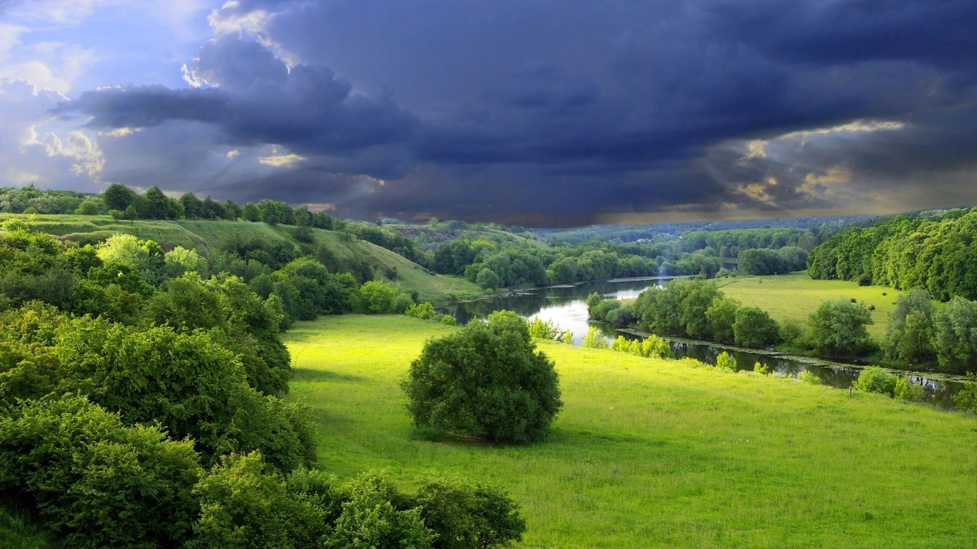 літо пейзаж природа дерево сільських сільській місцевості небо на відкритому повітрі трава деревини мальовничий сінокіс пагорб поле сільське господарство подорожі ідилія гарну погоду денне світло