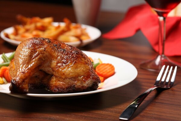 Assiette de poulet frit aux légumes