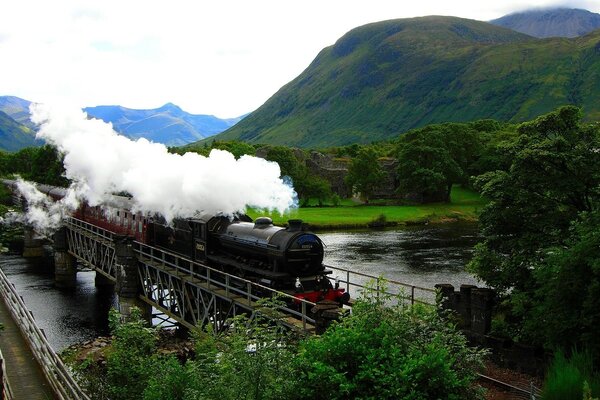 Voyage en train à vapeur à travers la vallée