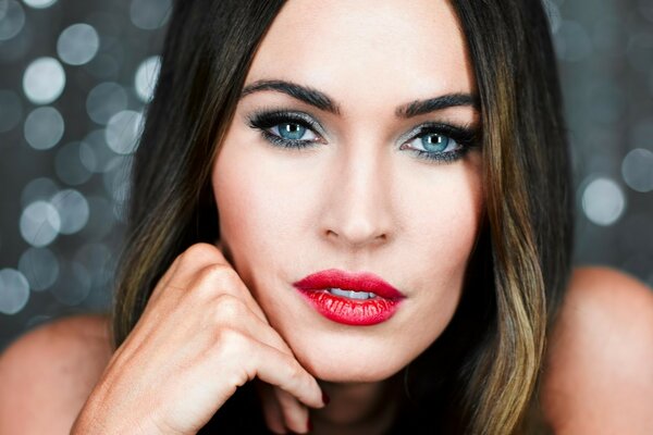 Glamorous brunette woman with bright makeup