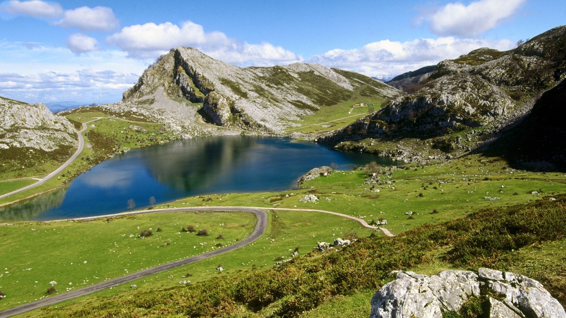 montañas paisaje montañas viajes al aire libre naturaleza cielo agua escénico nieve valle verano hierba lago pico de montaña colina roca turismo