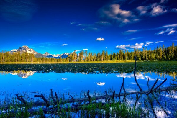 Lac et reflet dans l eau tout en voyageant dans la nature