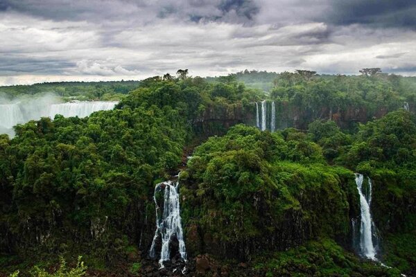 Maravilla natural, dispersión de cascadas