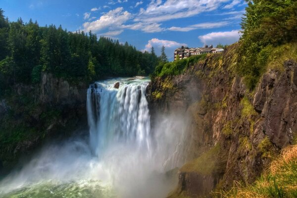 Vue imprenable sur les cascades et la nature