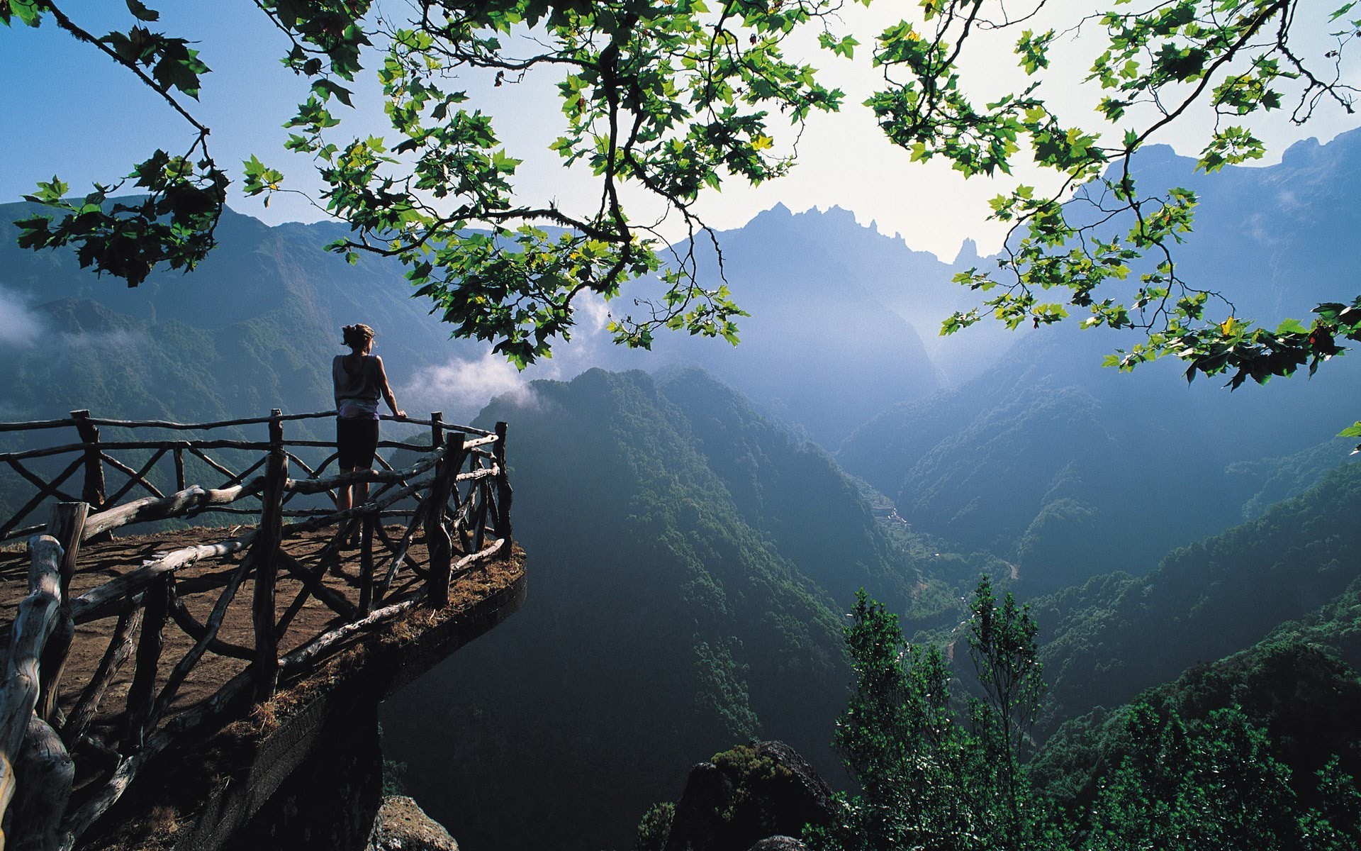 人 水 旅游 木材 景观 自然 树 山 户外 河 湖 天空