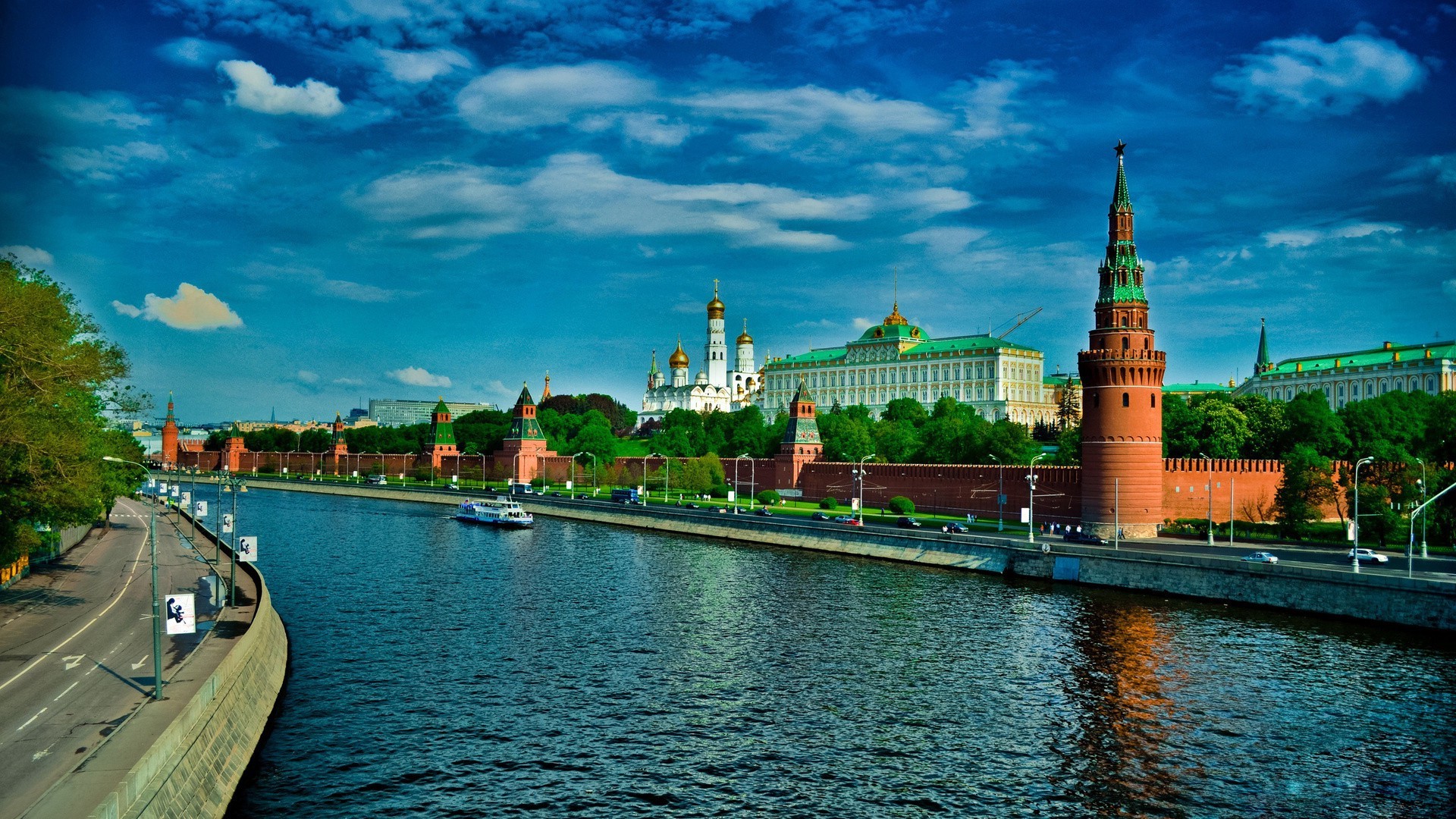 lugares famosos arquitetura água rio viagens cidade casa céu ao ar livre ponte igreja crepúsculo torre reflexão kremlin pôr do sol canal noite cidade catedral