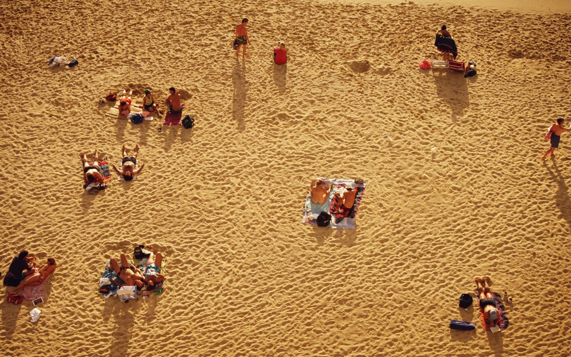 meer und ozean gruppe erwachsener urlaub person sand viele reisen tragen