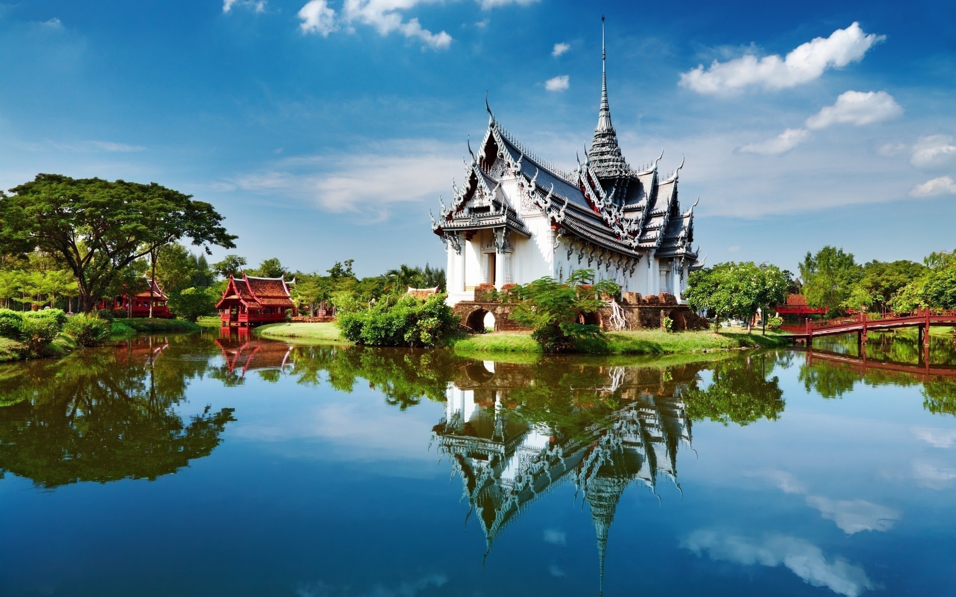 lago viaggi acqua cielo riflessione tradizionale architettura albero tempio cultura all aperto turismo nuvola piscina casa pagoda fiume estate parco