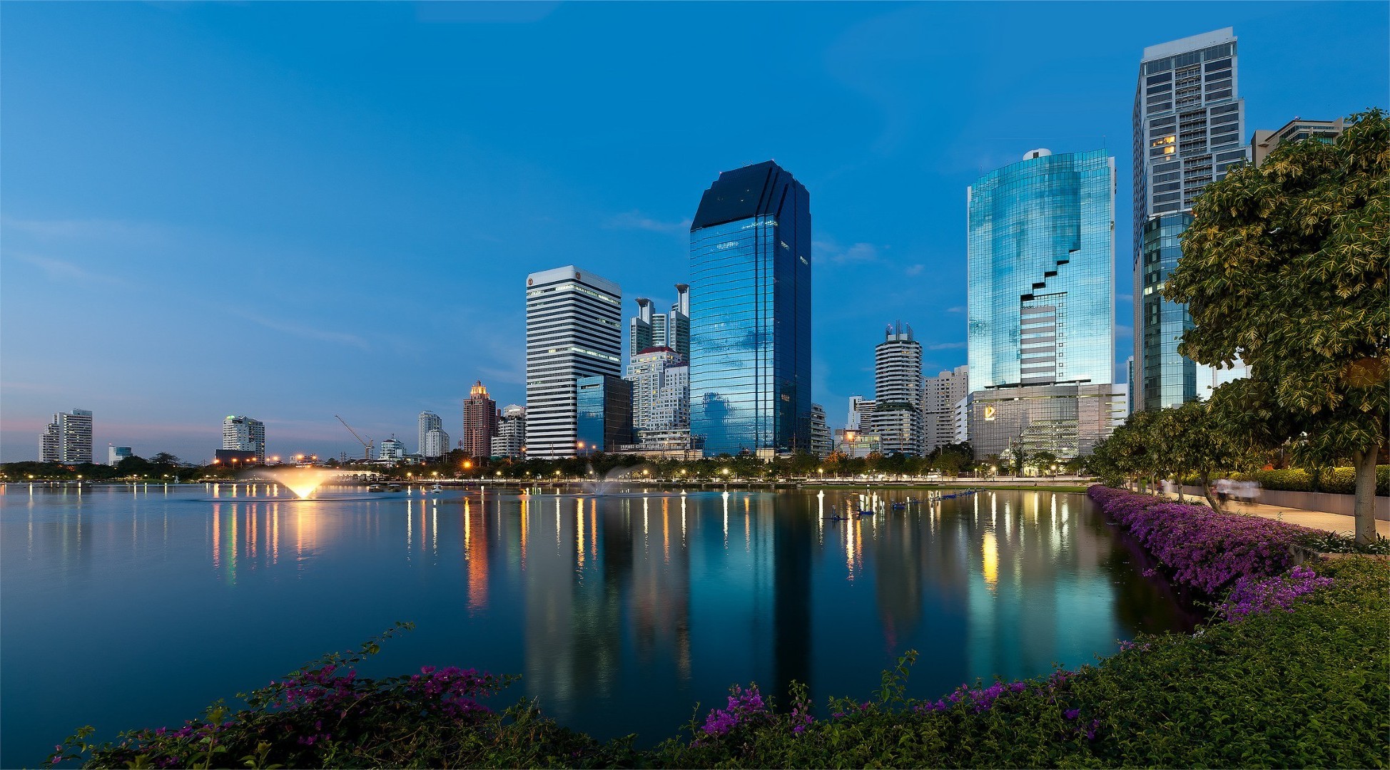 wolkenkratzer stadt skyline wolkenkratzer architektur stadt stadtzentrum reflexion büro haus modern fluss städtisch himmel uferpromenade wasser dämmerung geschäftlich reisen turm hafen