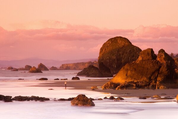 Pink sunset on the ocean