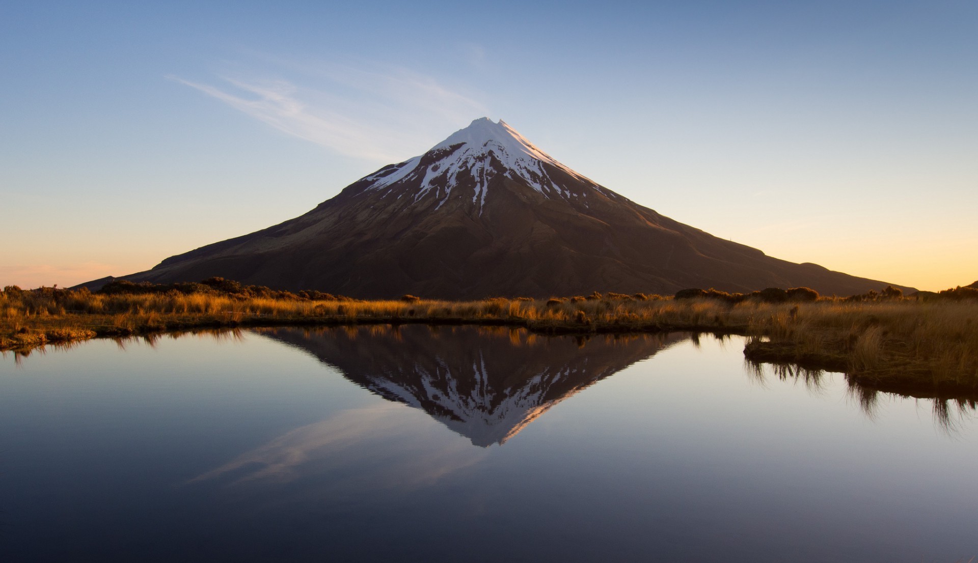 lieux célèbres lac eau montagnes volcan paysage neige voyage réflexion aube ciel coucher de soleil en plein air nature