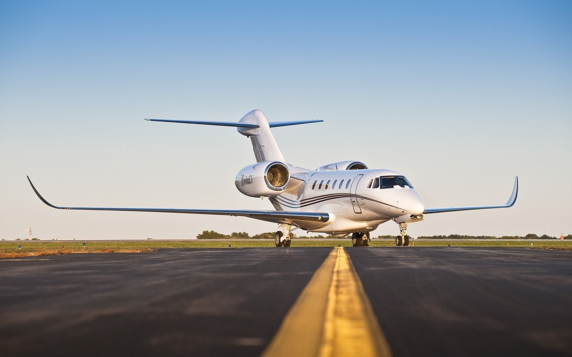 jet privati aereo aereo sistema di trasporto volo aeroporto auto aria aereo viaggi volare ala cielo elica motore turbina militare aereo di linea decollo