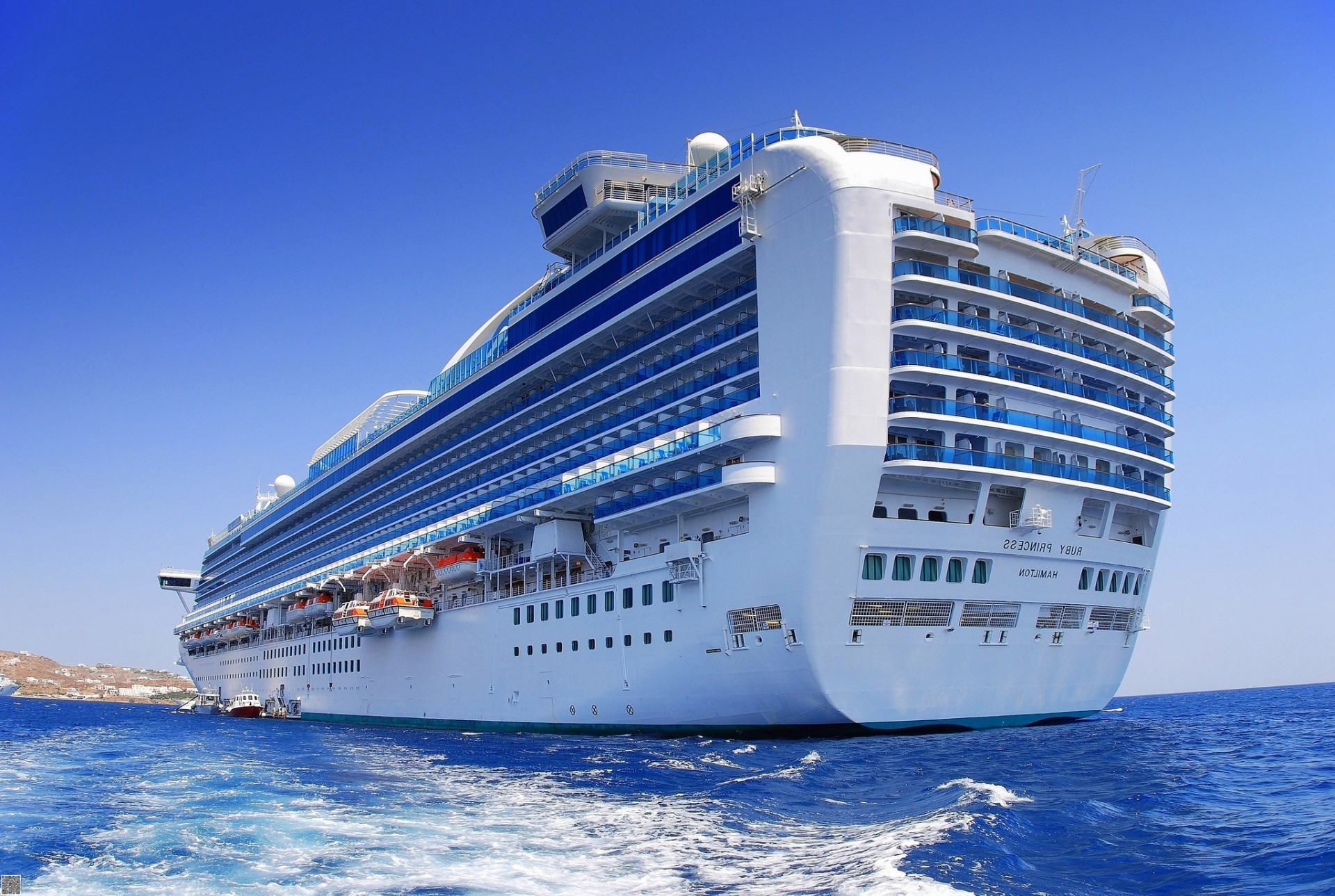 grandes barcos y transatlánticos viajes agua cielo al aire libre vela mar embarcación crucero barco océano sistema de transporte