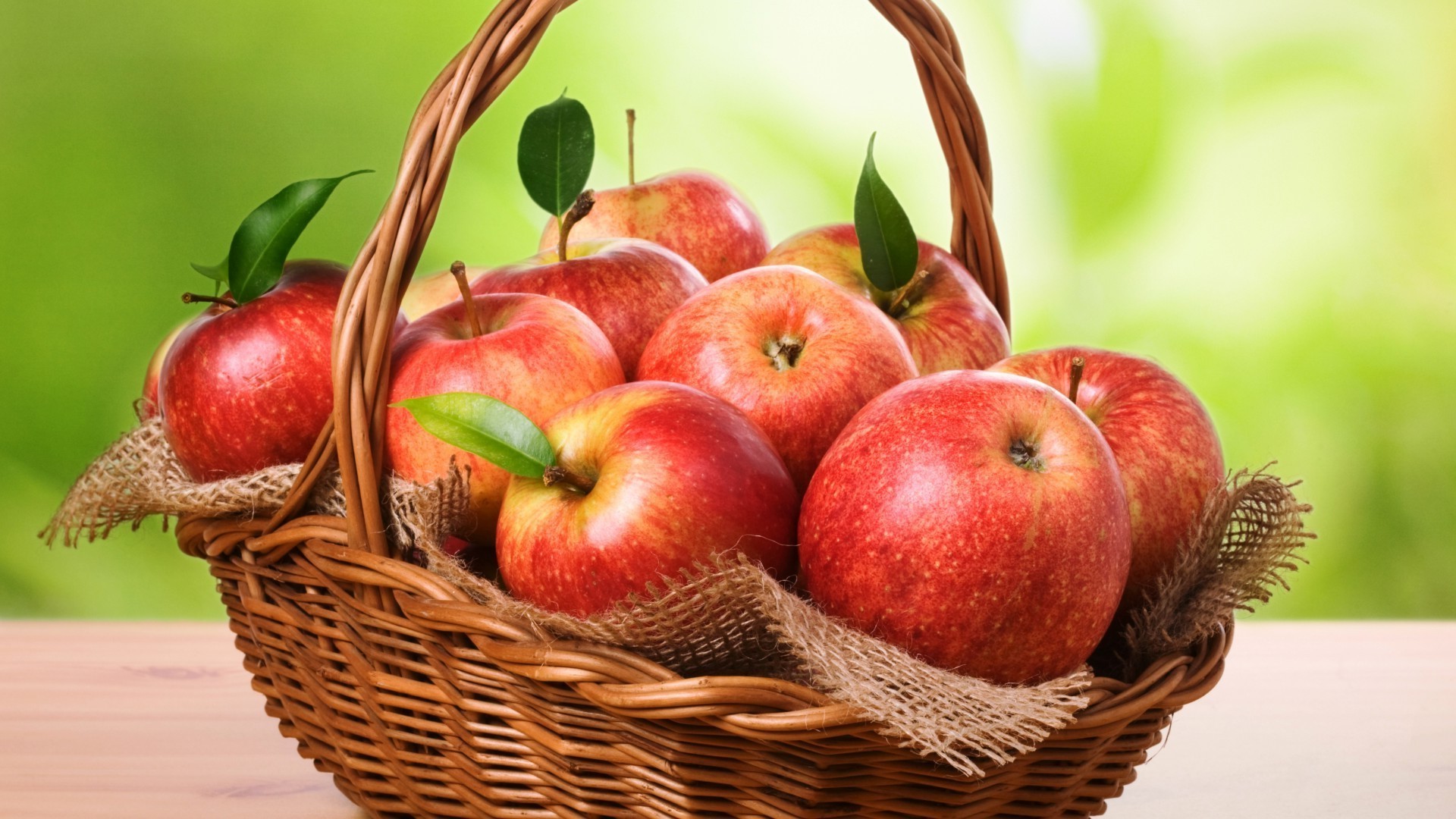 fruits panier pomme en osier juteux alimentaire santé pâturage alimentaire nature en bonne santé délicieux agriculture feuille jardin vitamine jus confiserie grandir