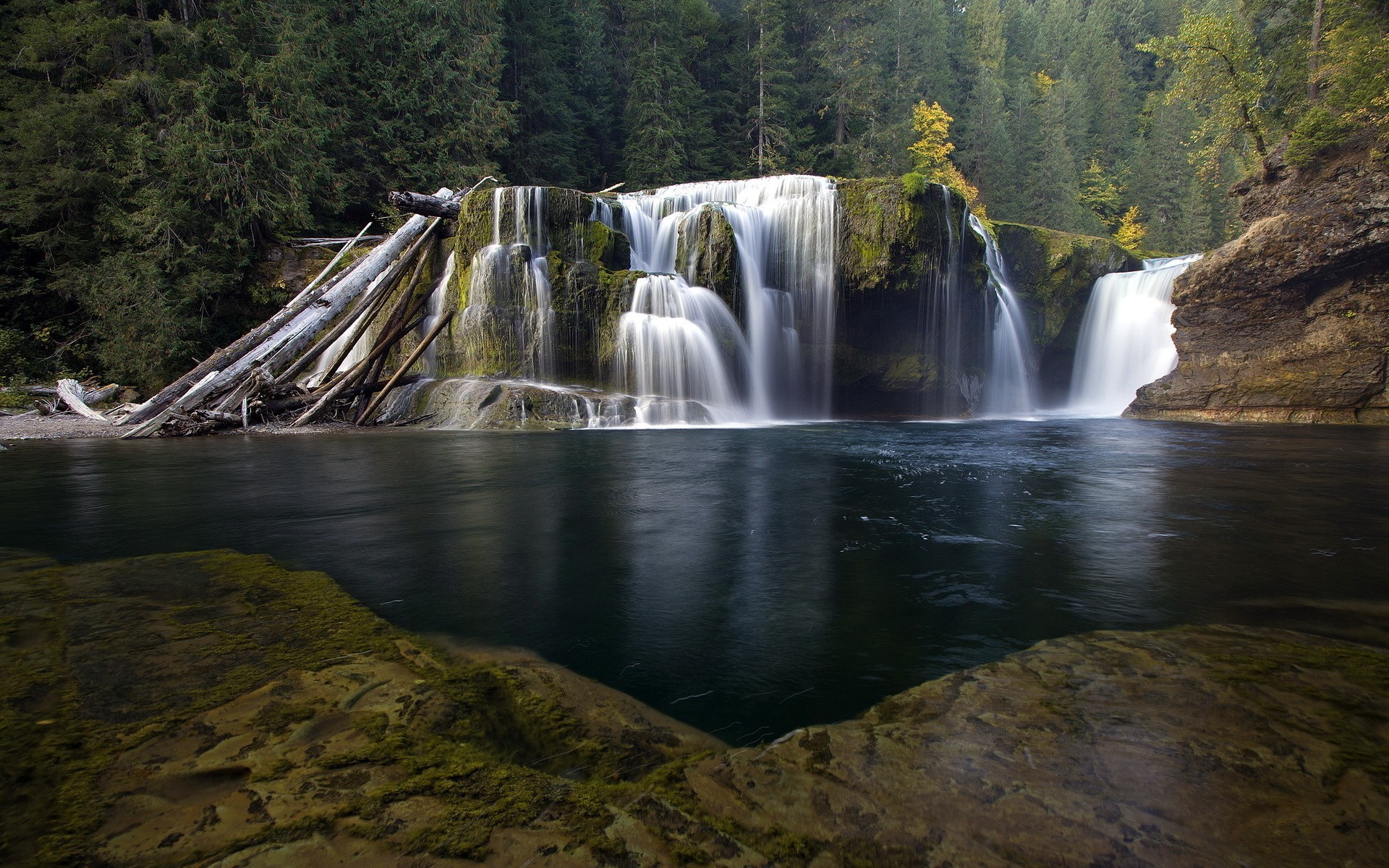 cascate acqua cascata fiume legno paesaggio autunno natura viaggi flusso roccia all aperto albero cascata foglia montagna parco rapids traffico lago