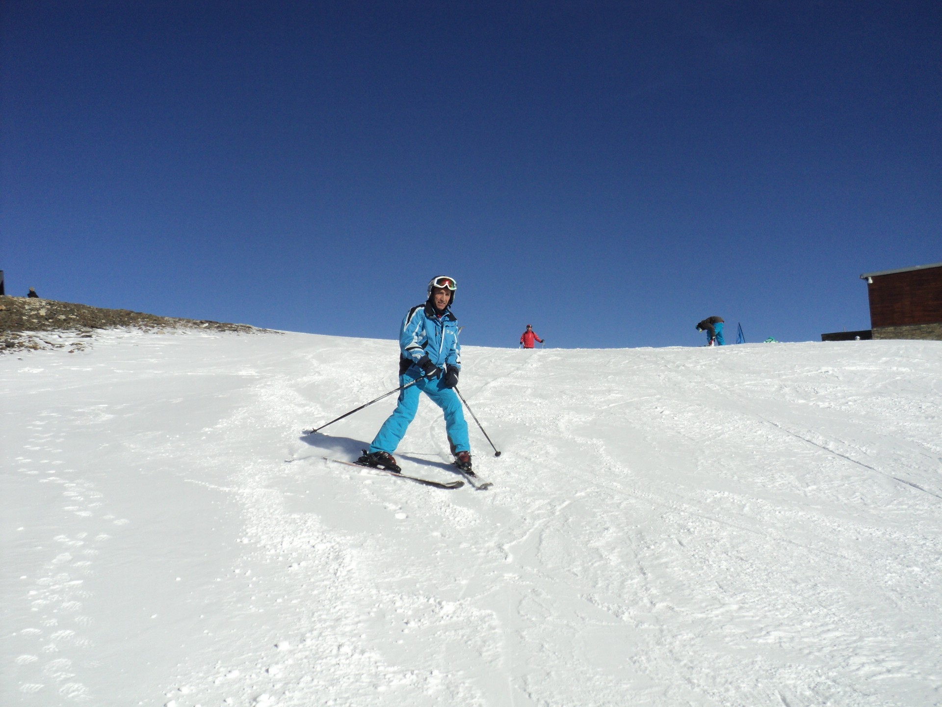 en vacances neige hiver froid glace loisirs action montagne skieuse station loisirs aventure