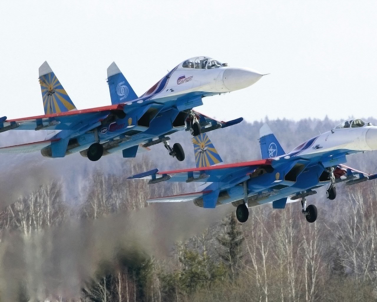 caças avião avião militar avião sistema de transporte carro aeroporto voo voar motor ar força aérea lutador bombardeiro marinha asa hélice velocidade força