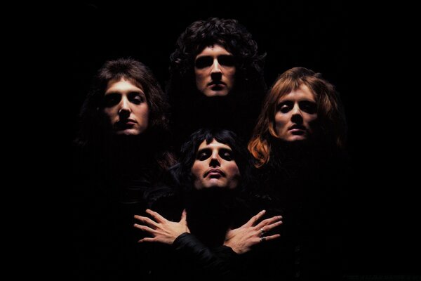 Gruppo di Queen su sfondo nero