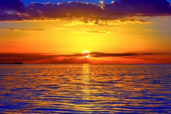 Beautiful summer sea sunset