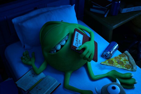 Mike Wazowski. Descanso. Vacaciones. Pizza y cola