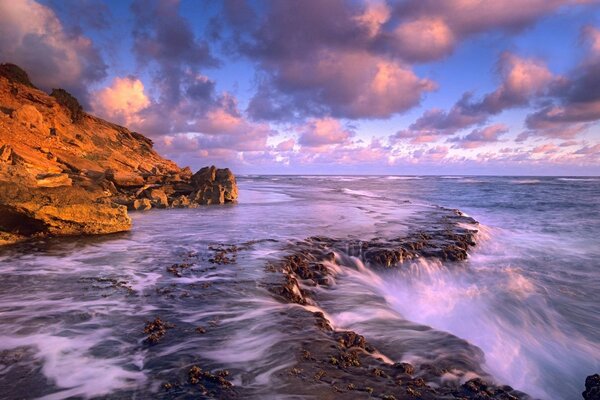 Cascada al atardecer