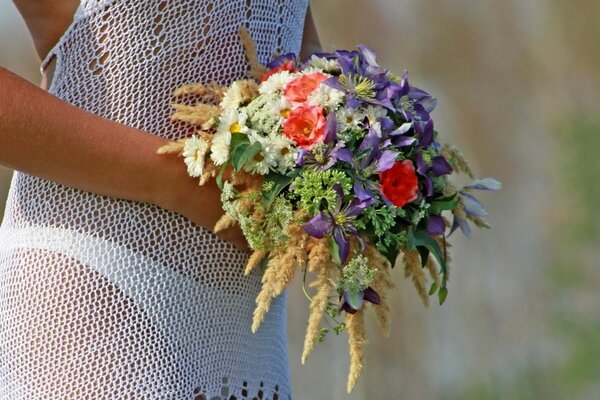 Presente romântico para flores da menina