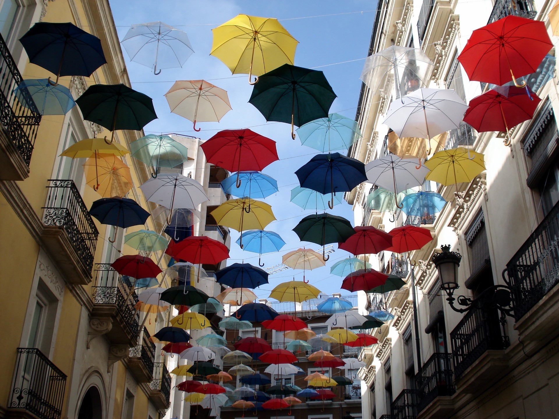 vacanze ombrello città strada architettura viaggi casa tradizionale turismo urbano all aperto città turista