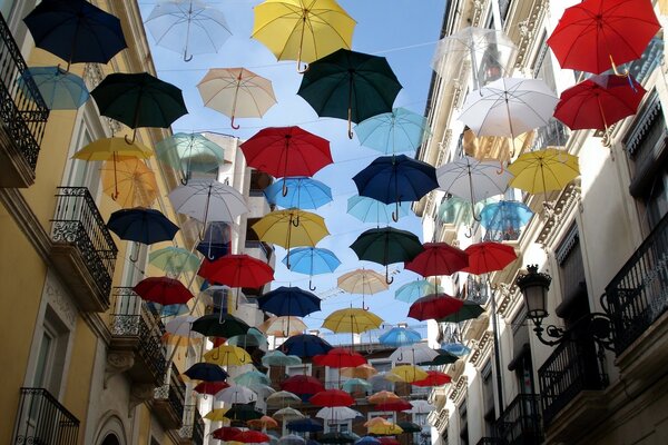 Decoração de guarda-chuva de cor festiva e para a rua