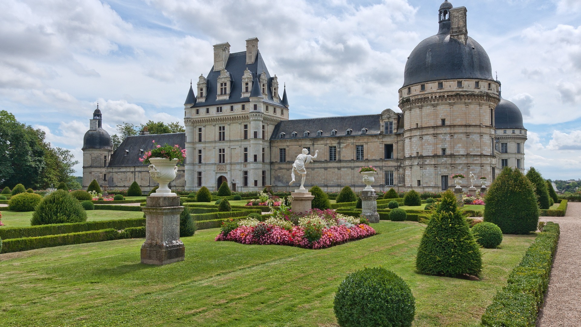 châteaux architecture voyage château maison jardin pelouse en plein air parc tourisme point de repère ciel monument lumière du jour château vieux ville maison antique manoir