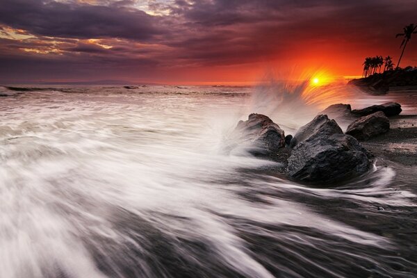 Mar Pôr do sol praia onda