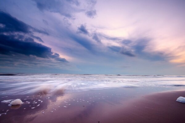 Mesmerizing sunset on the ocean