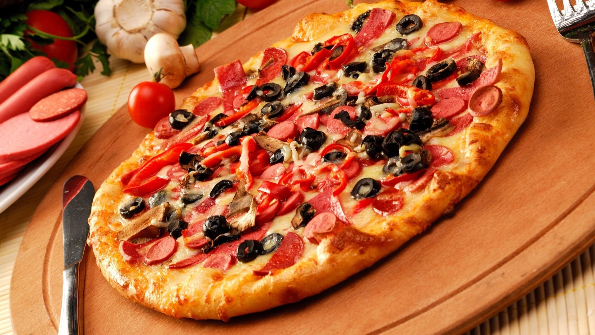 pizza pepperoni ser mozzarella kasa skórki salami szybki pomidor orzeźwienie plasterek jedzenie najwyższy szynka ciasto grzyb sos śmieci obiad cukiernia