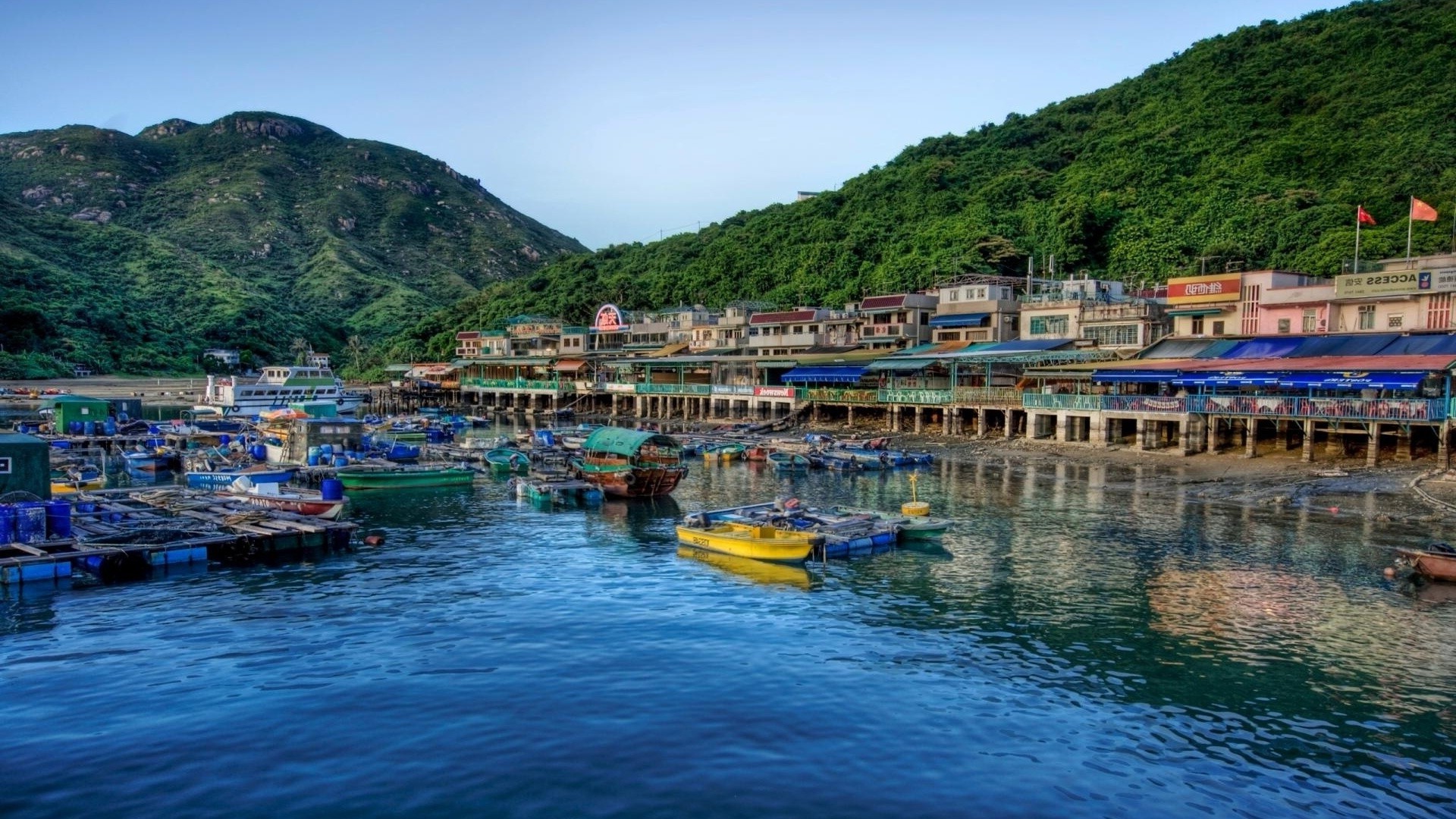 夏季 水 旅游 旅游 船 海 海 城市 城市 船只 点 传统 港口 度假 风景 旅游 户外 建筑 度假村 海岸 家