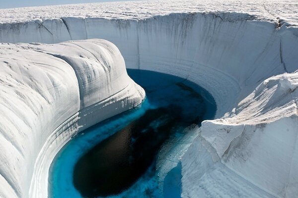 Depressione fredda con acqua blu