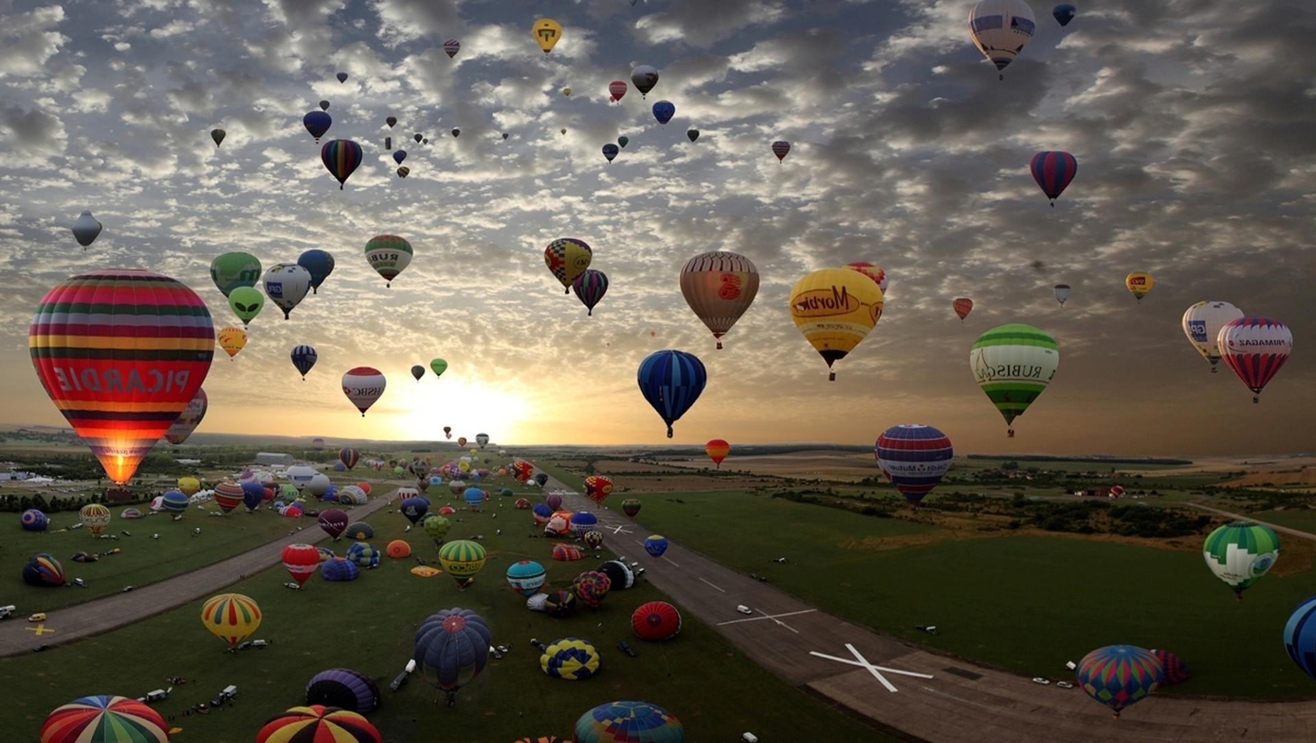 sports balloon hot-air balloon airship parachute air helium fly flight swimming travel aircraft transportation system adventure soar recreation sky skydiving many festival