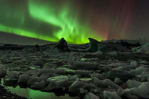 Natural phenomena of green caeta in the sky