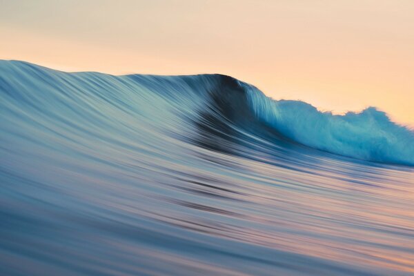 Onda do oceano com bela reflexão