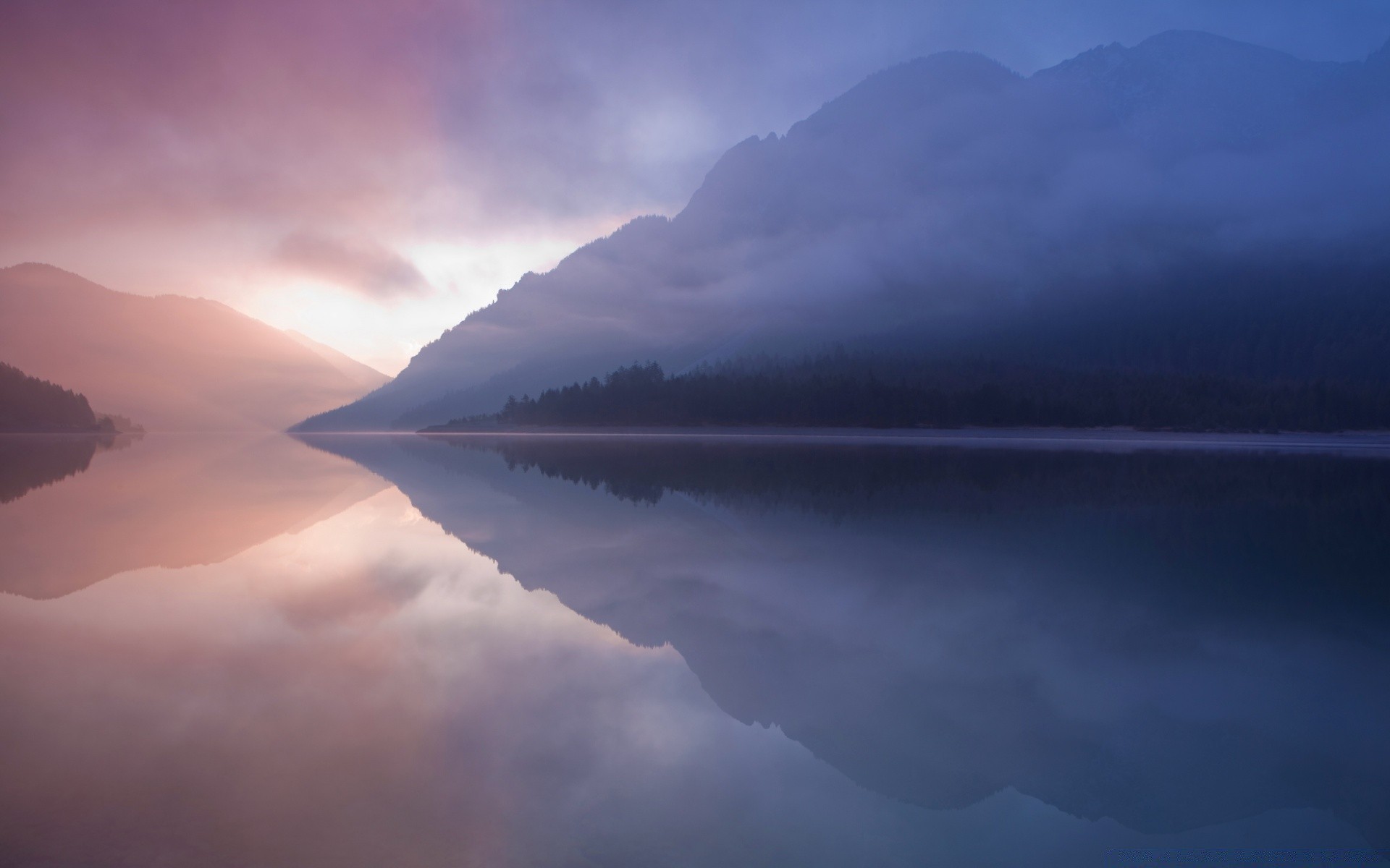 mac coucher du soleil aube ciel paysage brouillard nature eau à l extérieur soleil crépuscule soir voyage brouillard montagnes beau temps lac