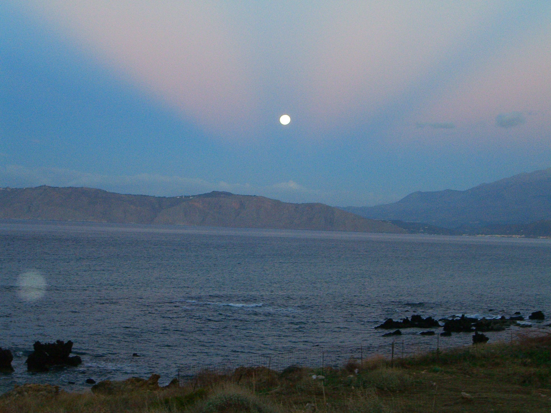 sonnenuntergang und dämmerung landschaft wasser see berge meer strand meer reisen himmel sonnenuntergang nebel tageslicht ozean insel dämmerung im freien hügel landschaftlich