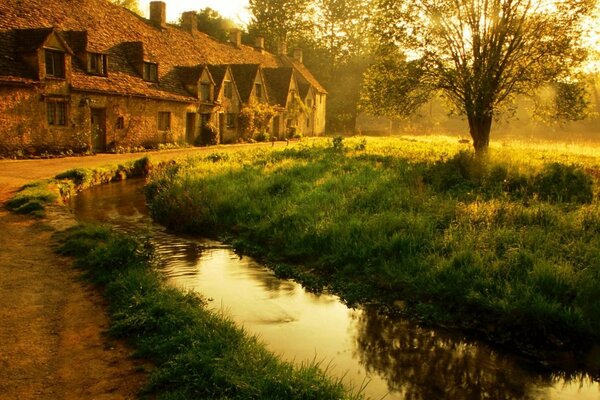 Domaine abandonné près de l étang