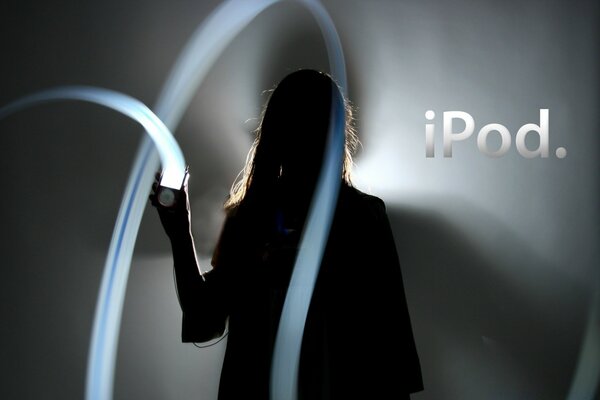 Publicidade iPod com uma garota e ondas de luz