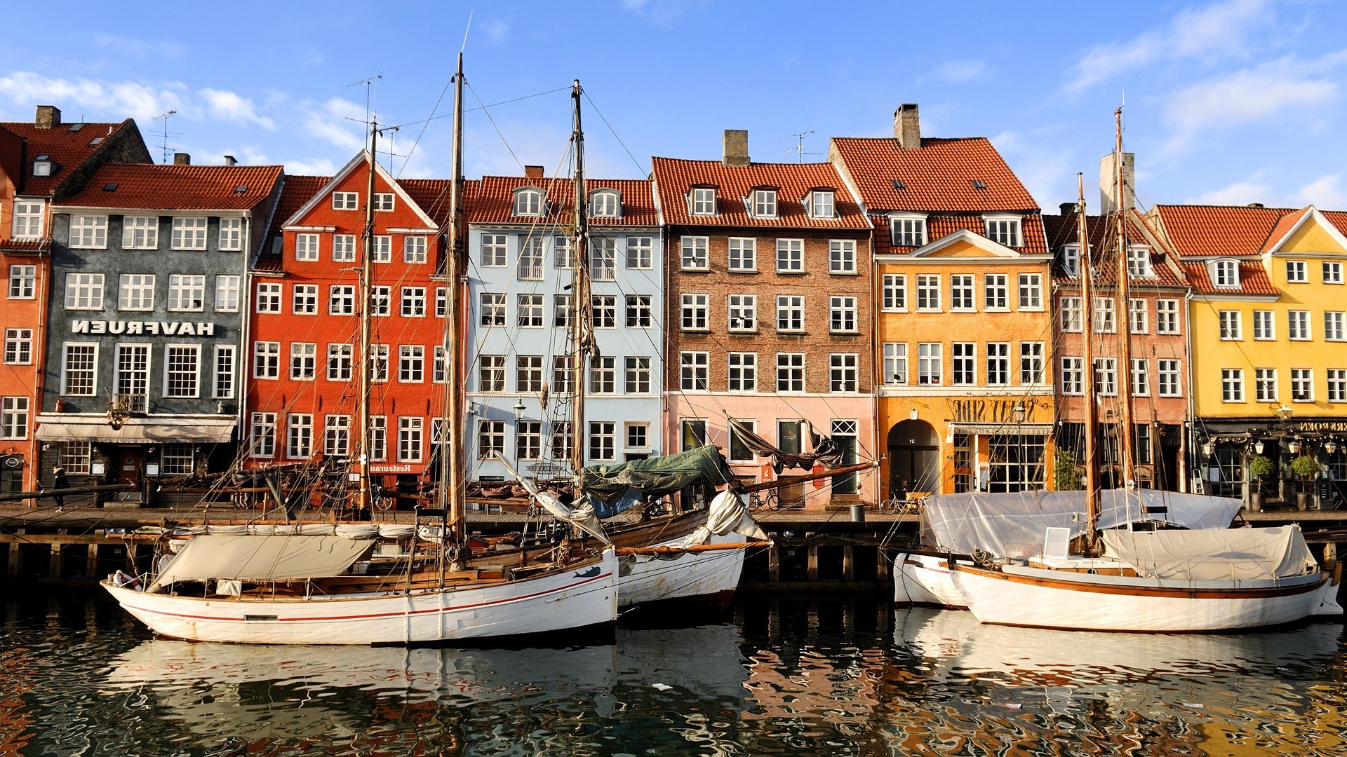 city water travel architecture house outdoors sky canal building old boat traditional luxury tourism