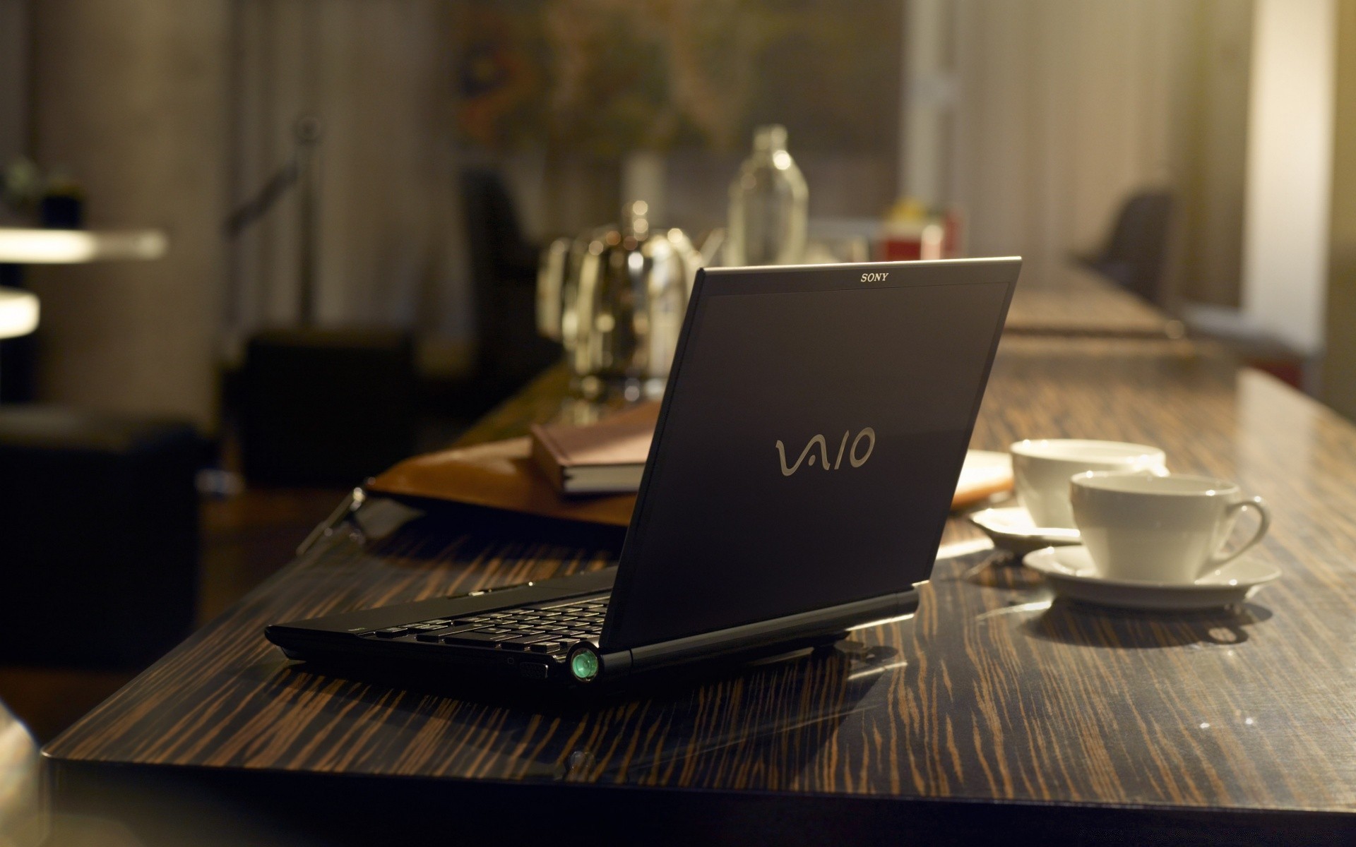 vaio tavolo caffè coperta affari computer portatile mobili scrivania computer moderno camera ufficio sedia tecnologia